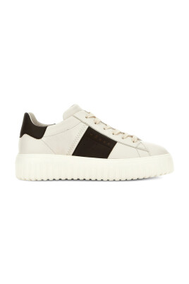 white-black-lace-up-sneakers-round-toe
