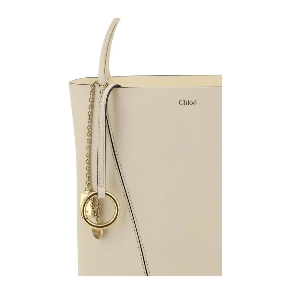 Chloé Gestructureerde leren schoudertas met kettinghanger Beige Dames
