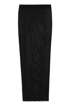 ribbed-knit-black-skirt
