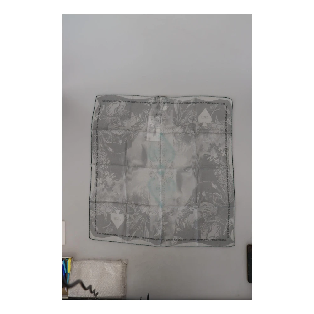 Costume National Luxe Grijs Logo Vierkante Sjaal Gray Dames