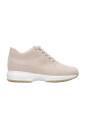 baskets-beiges-en-daim-a-lacets