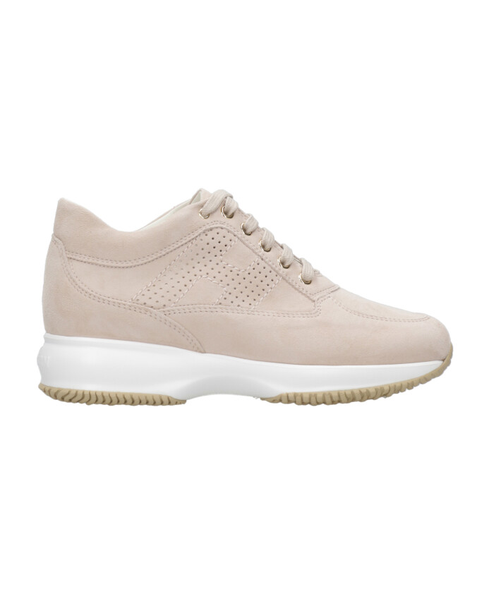 baskets-beiges-en-daim-a-lacets