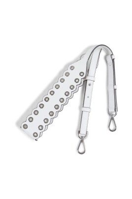 sac-en-cuir-blanc-avec-oeillet