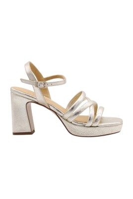 italian-sandal-for-stylish-summer-look