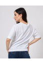 t-shirt-blanc-avec-impression-frontale