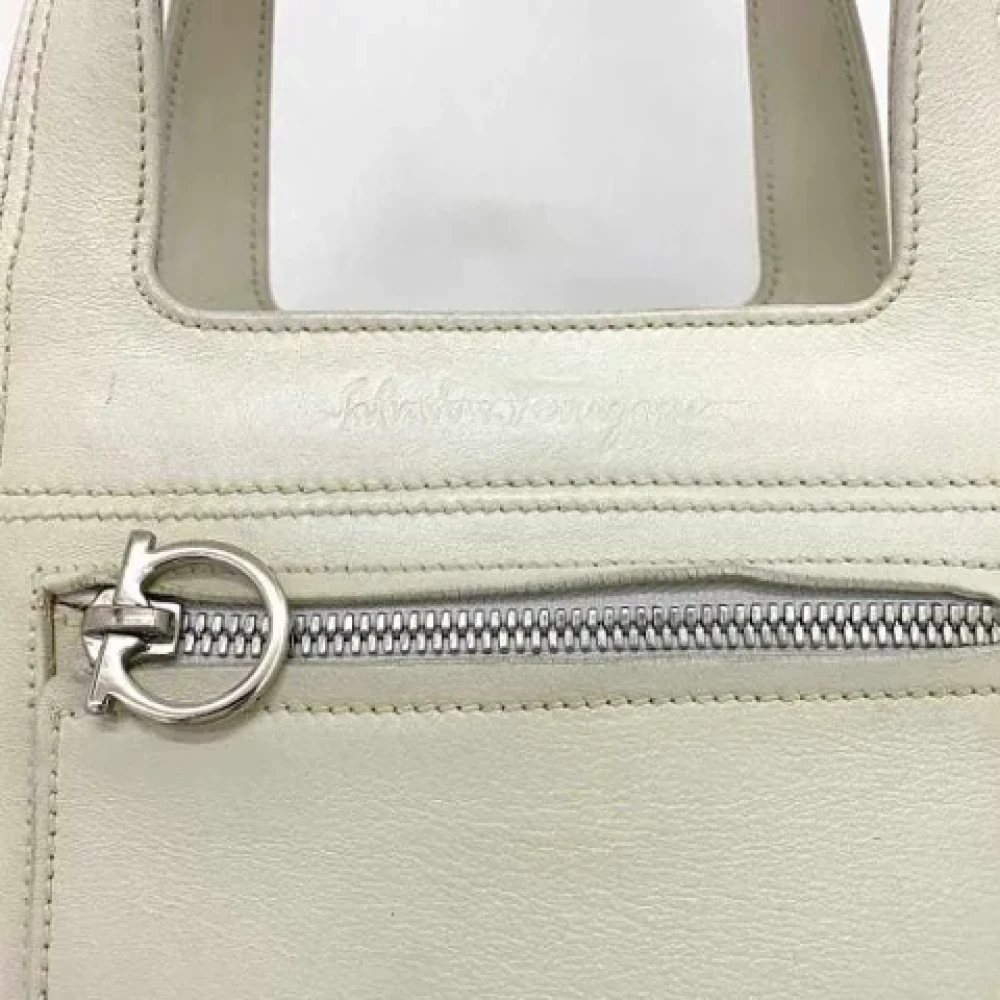 Salvatore Ferragamo Pre-owned Fabric totes Beige Dames