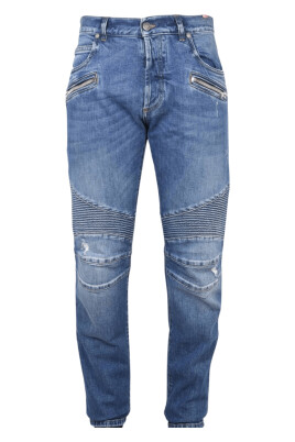straight-cut-blue-jeans
