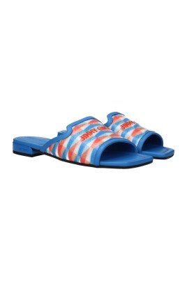 chaussons-en-tissu-bleu-a-bout-ouvert