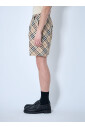 short-a-taille-elastiquee-et-motif-check