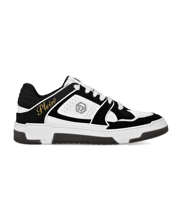 sneaker-noir-avec-bout-perfore