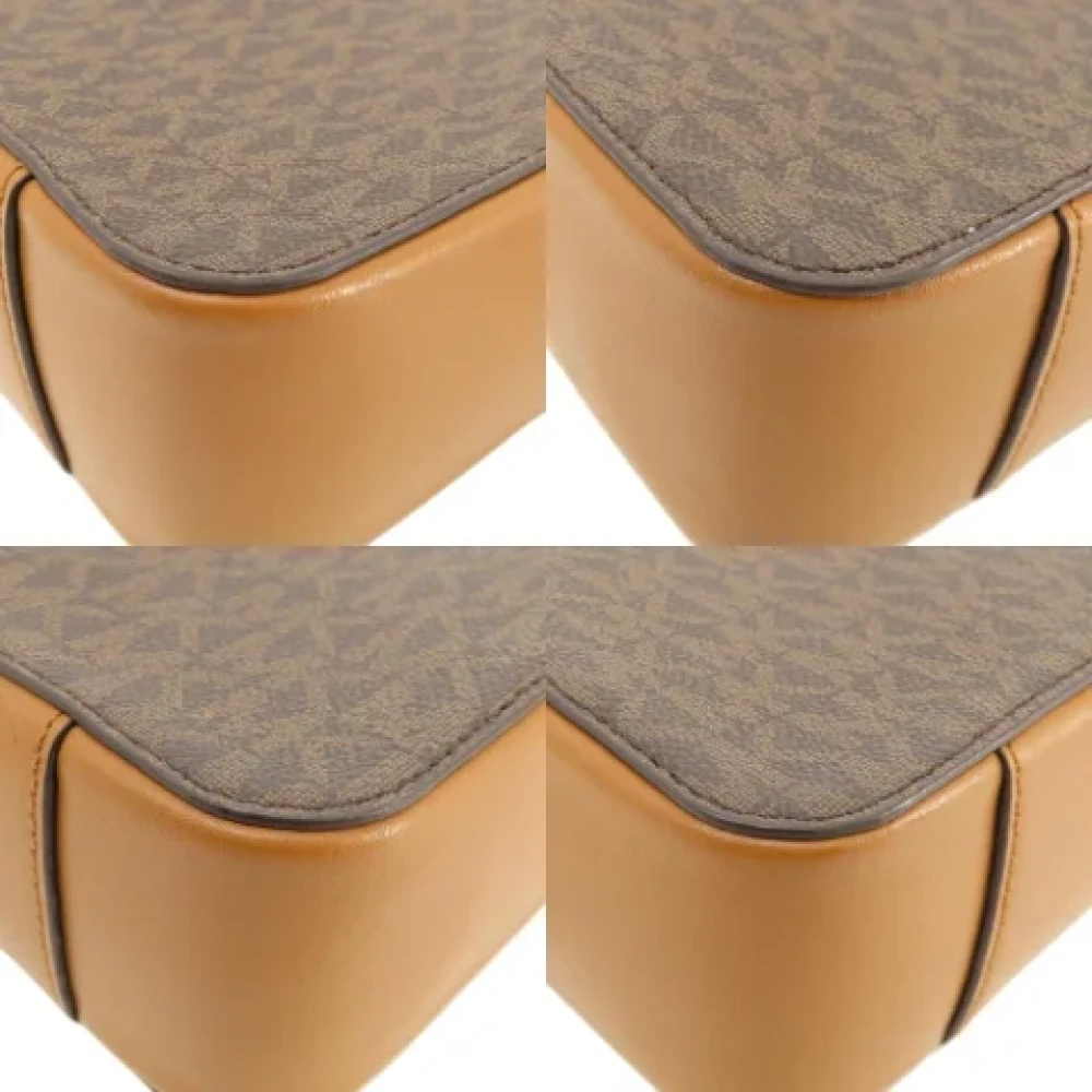 Michael Kors Pre-owned Canvas shoulder-bags Brown Dames