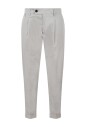 pantalon-gris-avec-ourlet-releve