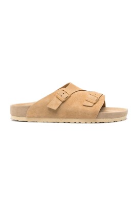 beige-suede-sandaler-med-spaende