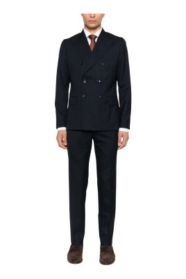 costume-bleu-a-double-boutonnage-avec-revers-pointe