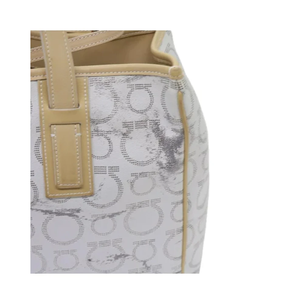 Salvatore Ferragamo Pre-owned Leather shoulder-bags Gray Dames