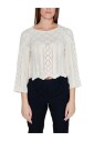 pull-en-tricot-beige-a-col-rond