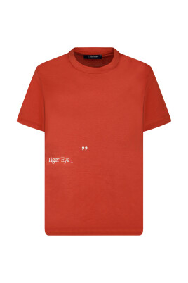orange-t-shirt-med-bogstavtryk