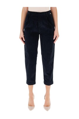 blue-velvet-jeans-elegant-style