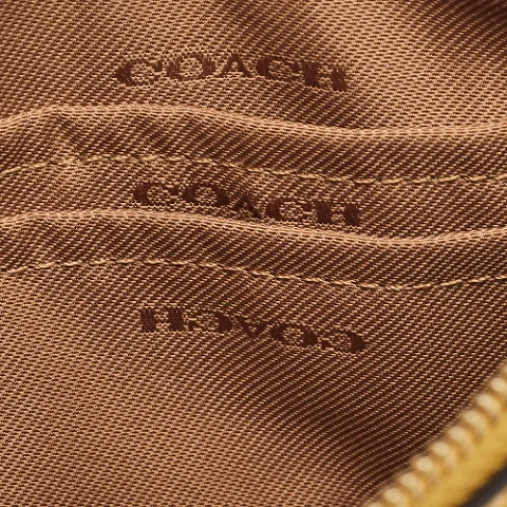 Coach Pre-owned Leather clutches Yellow Dames