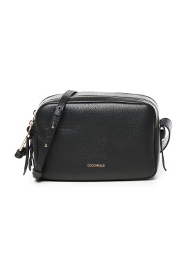 black-leather-shoulder-bag-with-zip