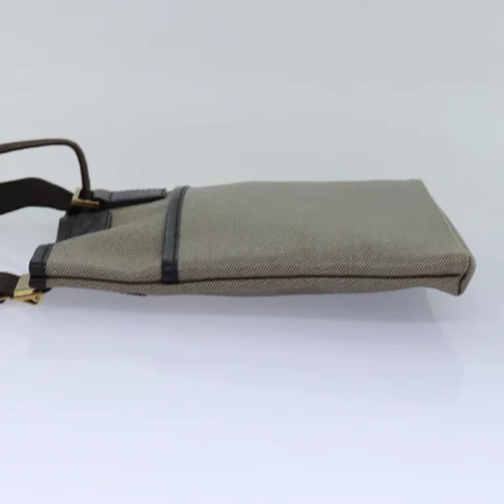 Salvatore Ferragamo Pre-owned Canvas shoulder-bags Gray Dames