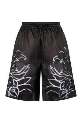 Knälånga shorts
