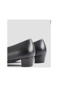 black-leather-decollete-pumps