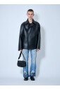 veste-croisee-en-similicuir
