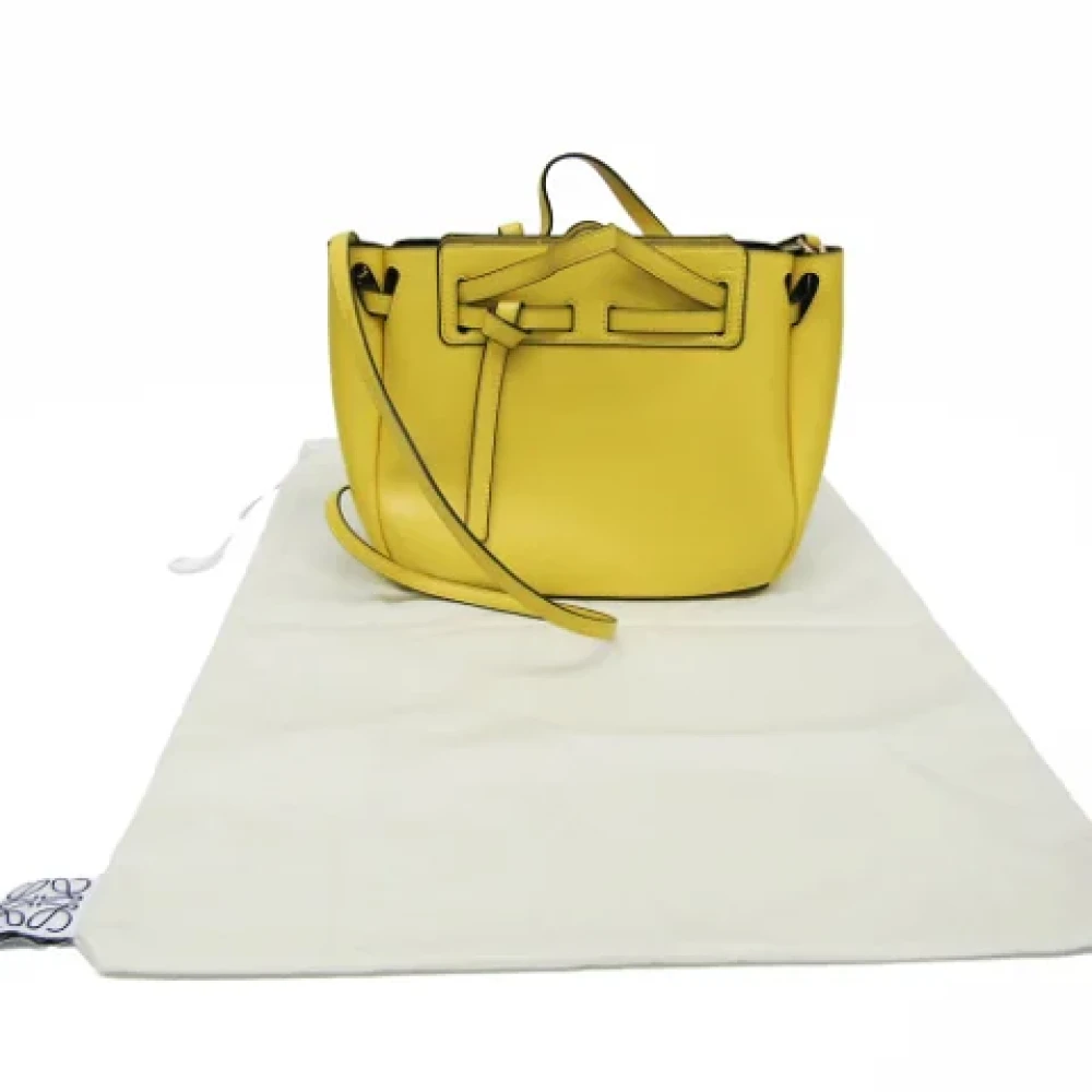 Loewe Pre-owned Leather shoulder-bags Yellow Dames