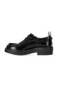 zwarte-vetersneaker-met-stud-detail