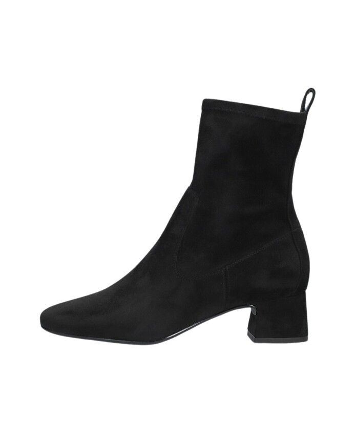 zwarte-suede-enkellaarsjes-met-stiksels