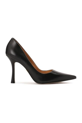 Klassiska svarta stilettopumps