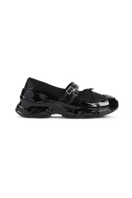 black-sneakers-for-women