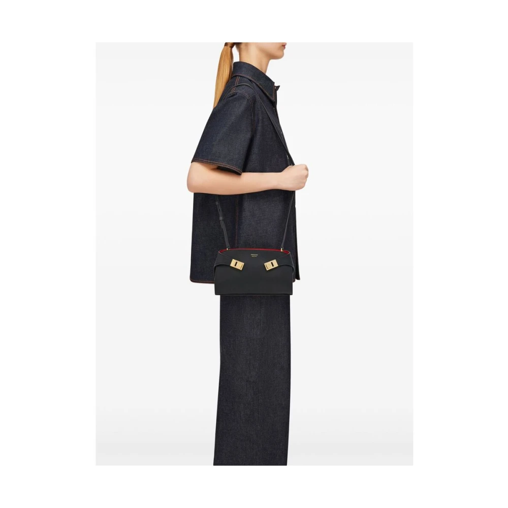 Salvatore Ferragamo Zwarte leren schoudertas Gancini slot Black Dames