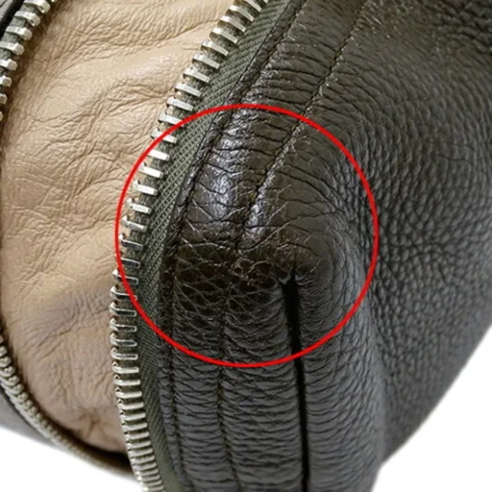 Salvatore Ferragamo Pre-owned Leather totes Gray Dames