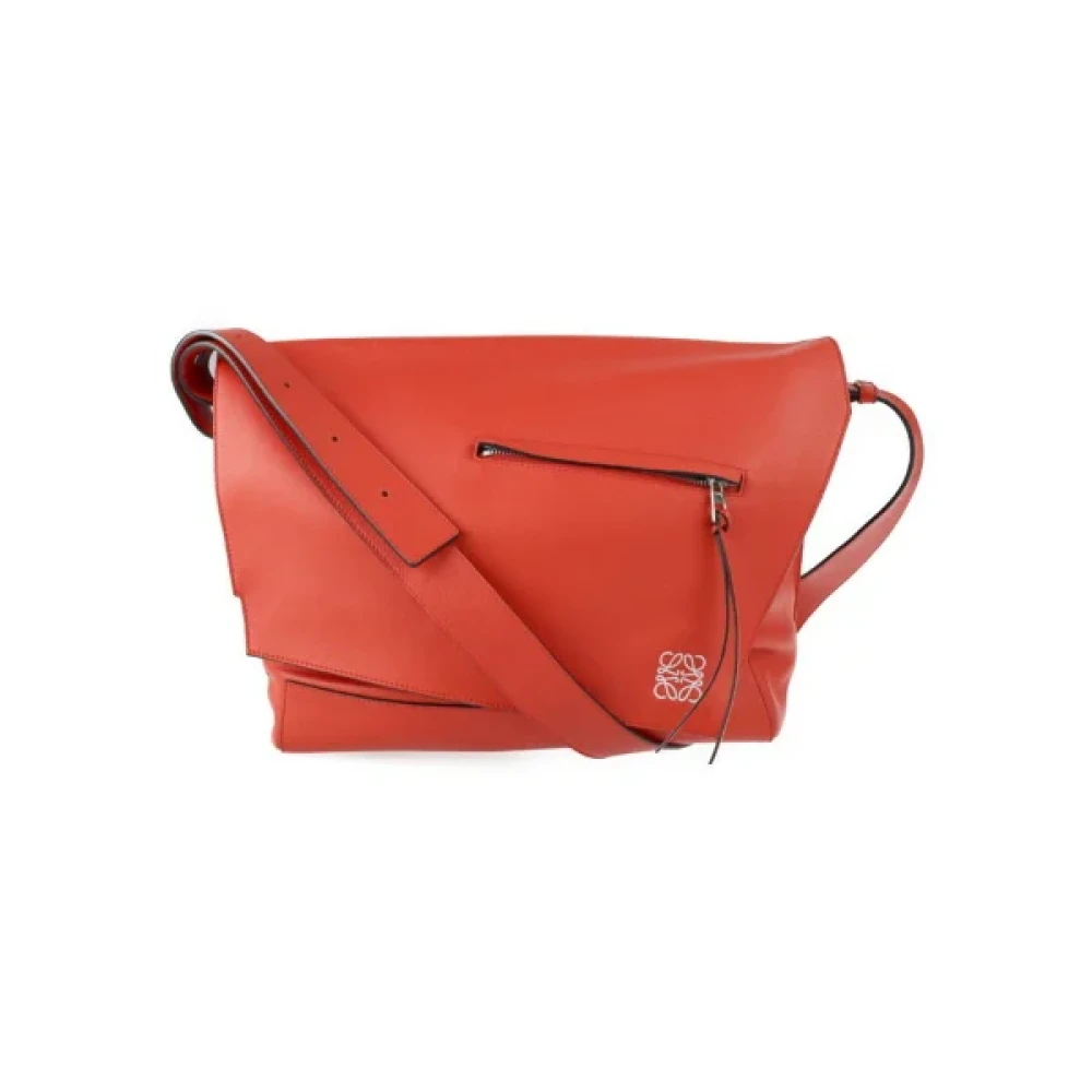 Loewe Pre-owned Leather shoulder-bags Red Dames