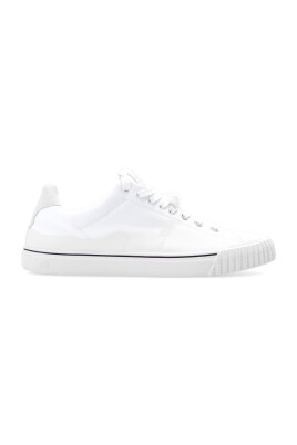 sneakers-with-logo