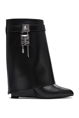 black-ankle-boots-with-metal-closure