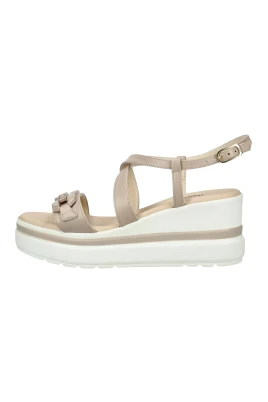 E615953D Sandal med kilklack