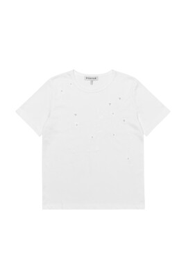 white-blouse-with-embroidered-details