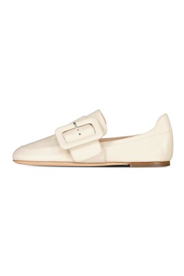 mocassins-en-cuir-elegants-avec-boucle