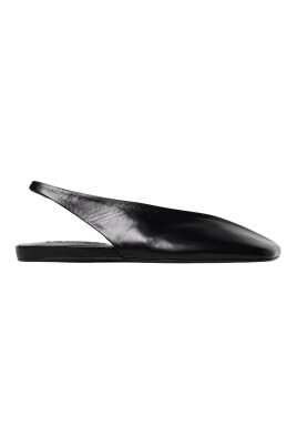 black-leather-ballet-flats