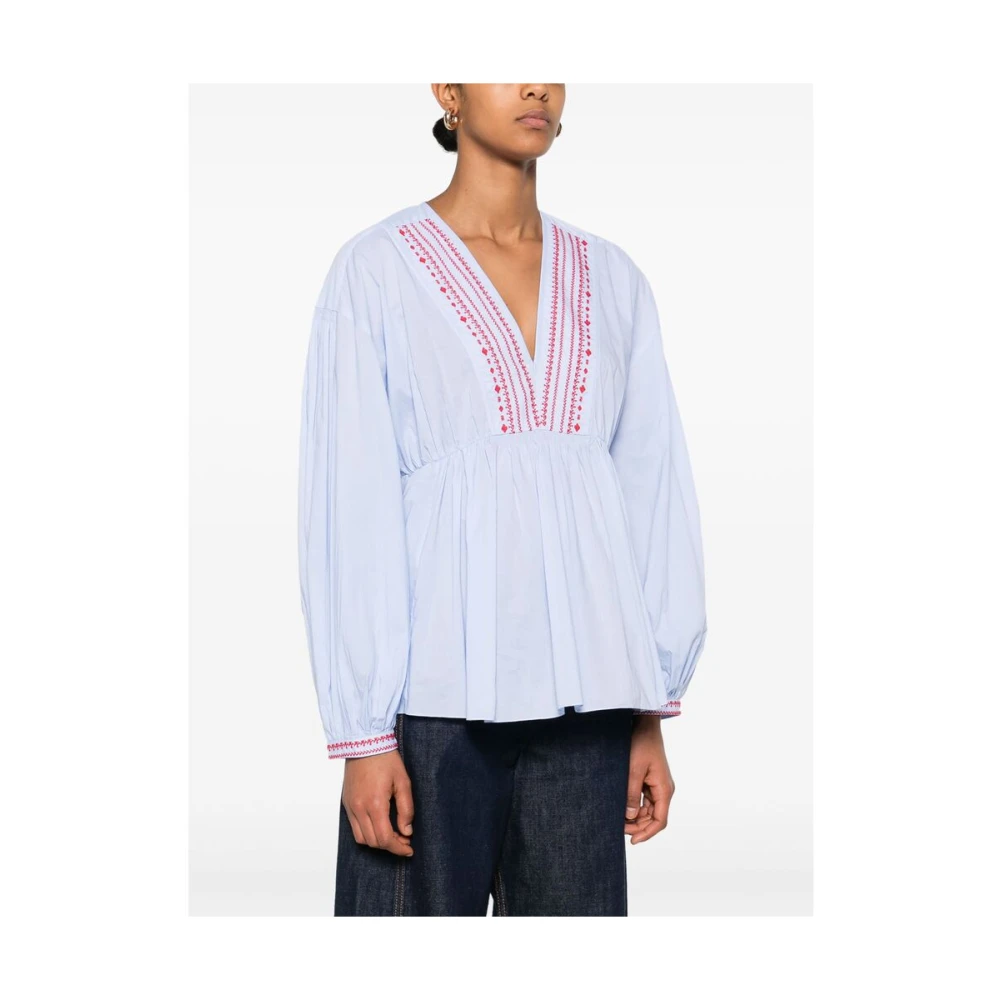 A.p.c. Lichtblauw V-hals Geborduurd Shirt Blue Dames