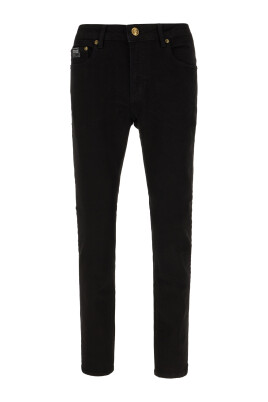 classic-denim-jeans-for-everyday-wear