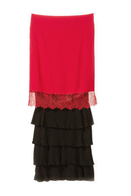 long-knit-skirt-in-black-red