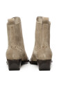 bottines-chelsea-en-daim-sable-cloutees