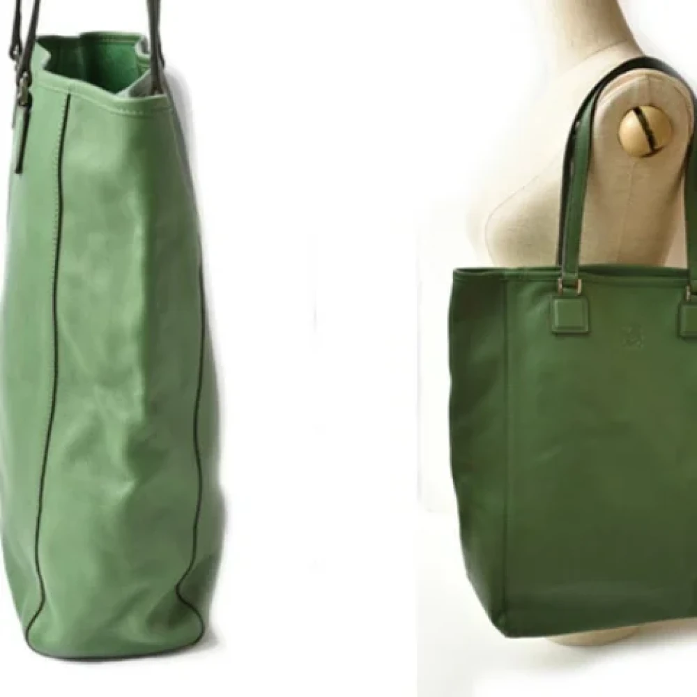 Loewe Pre-owned Fabric shoulder-bags Green Dames
