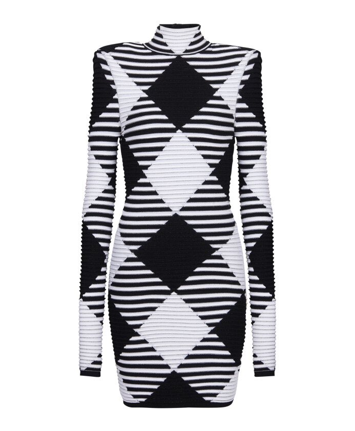 robe-courte-en-maille-gingham-roulee