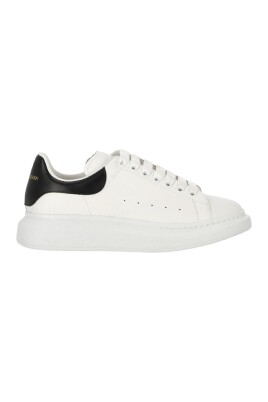 oversized-sneakers-top-logo-detail