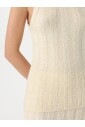 ensemble-debardeur-en-maille-cotelee-et-jupe-midi